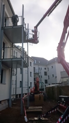 Arbeitsbühne mieten Saarbrücken, Raupenarbeitsbühne, Geländearbeitsbühne, Vermietung von Arbeitsbühnen Baumschnitt, Baumfällung Mietpark Mandelbachtal, St. Ingbert, Völklingen, Saarloius, Zweibrücken, Blieskastel,Gersheim,Kleinblittersdorf,
