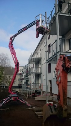 Arbeitsbühne mieten Saarbrücken, Raupenarbeitsbühne, Geländearbeitsbühne, Vermietung von Arbeitsbühnen Baumschnitt, Baumfällung Mietpark Mandelbachtal, St. Ingbert, Völklingen, Saarloius, Zweibrücken, Blieskastel,Gersheim,Kleinblittersdorf,